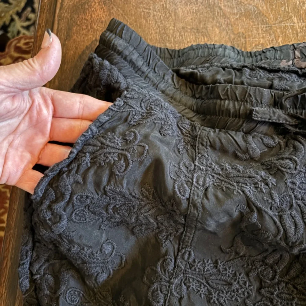 JOHNNY WAS CROPPED EMBROIDERED CARGO JOGGER PANTS - SZ XL - EUC - Picture 7 of 13